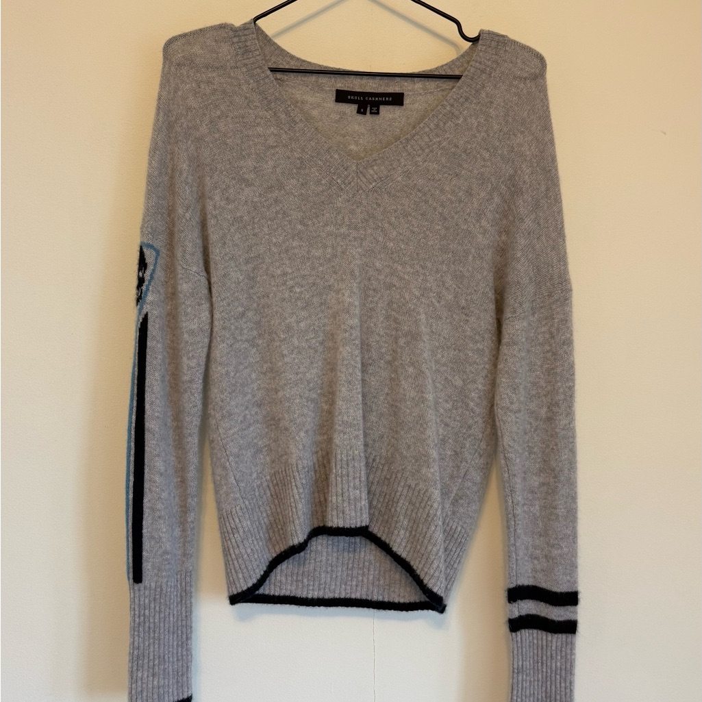 Skull Cashmere Light Gray V-Neck Sweater With Black Trim - Size Small